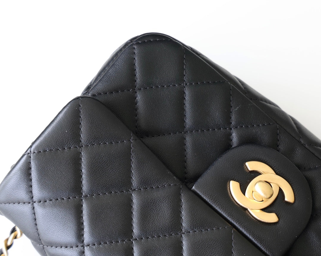 FLAP BAG 20CM GOLD HARDWARE BLACK LAMBSKIN