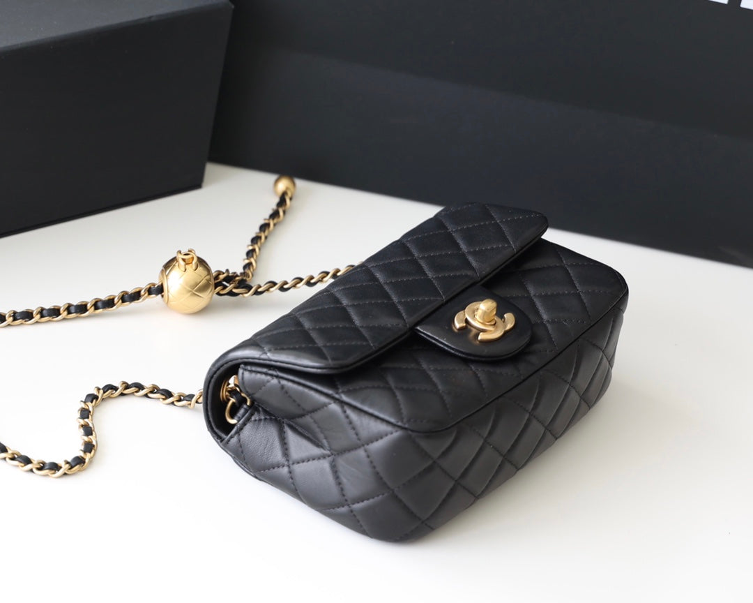 FLAP BAG 20CM GOLD HARDWARE BLACK LAMBSKIN