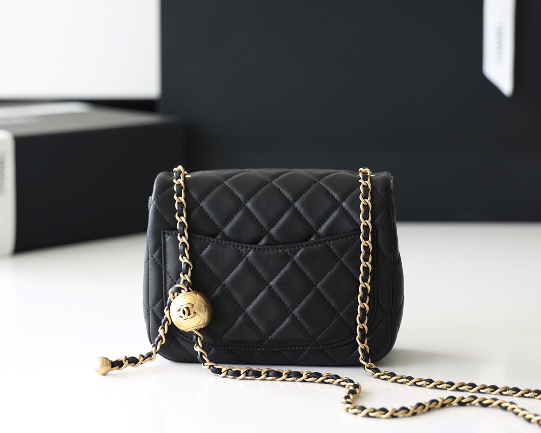 FLAP BAG 17CM GOLD HARDWARE BLACK LAMBSKIN