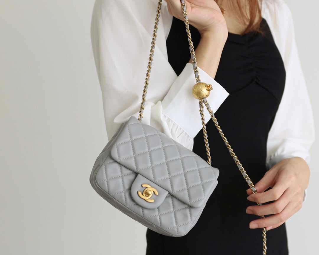 FLAP BAG 17CM GREY LAMBSKIN GOLD HARDWARE