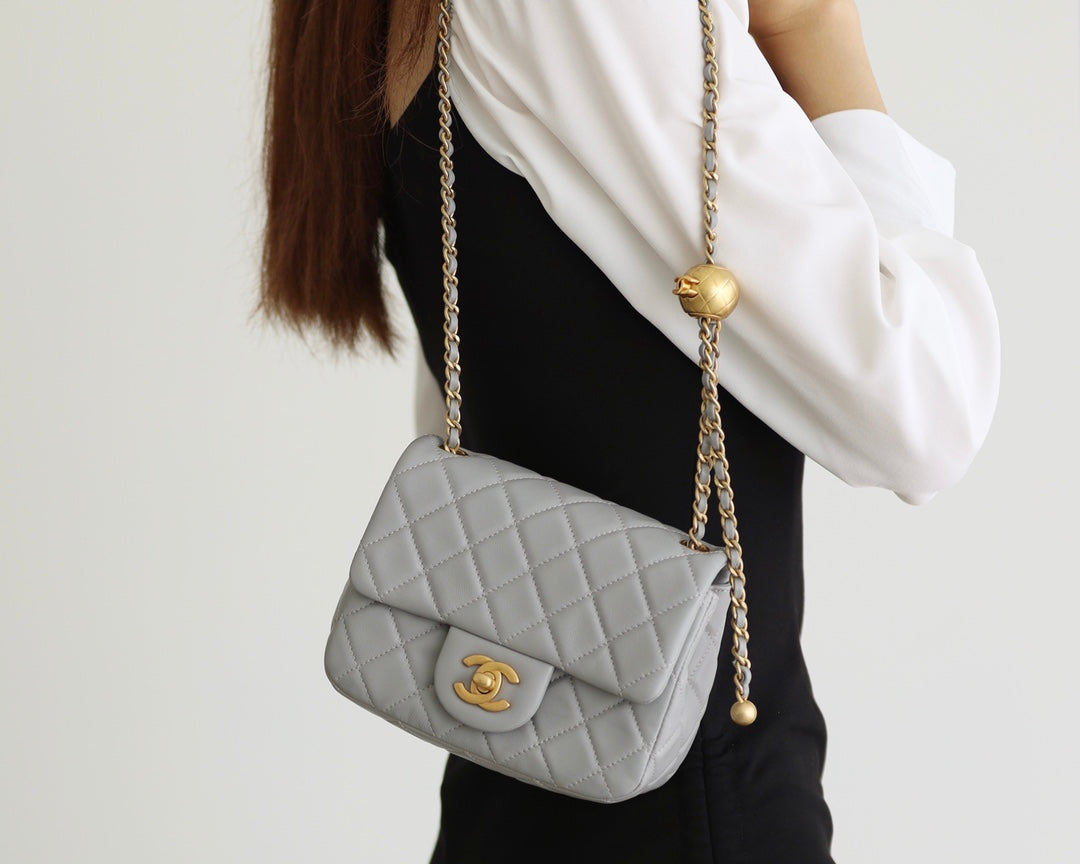 FLAP BAG 17CM GREY LAMBSKIN GOLD HARDWARE