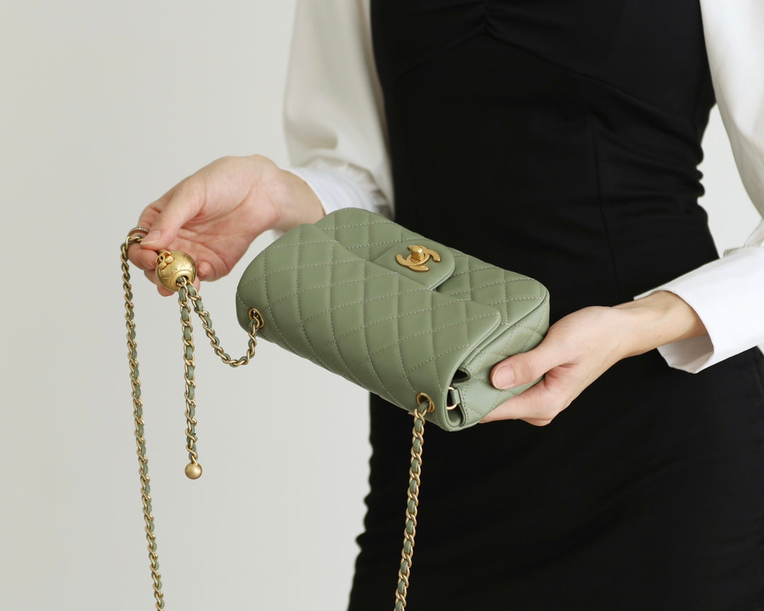 FLAP BAG 20CM KHAKI LAMBSKIN GOLD HARDWARE