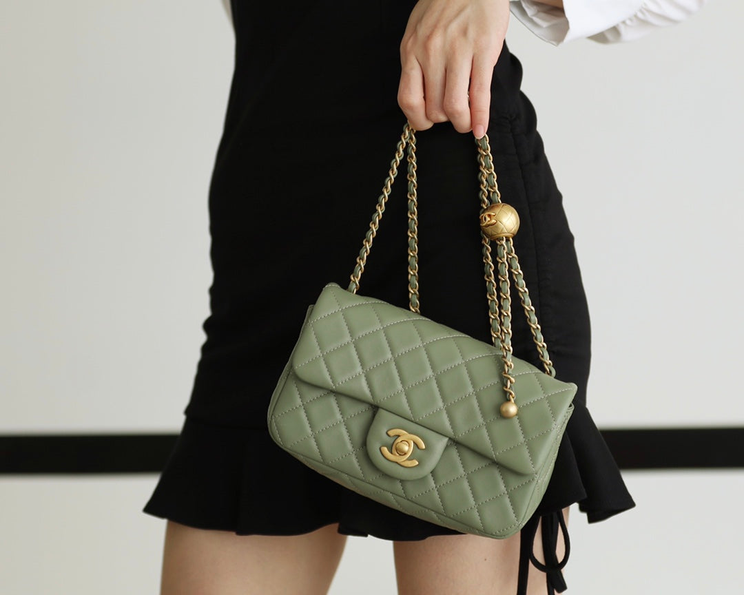 FLAP BAG 20CM KHAKI LAMBSKIN GOLD HARDWARE