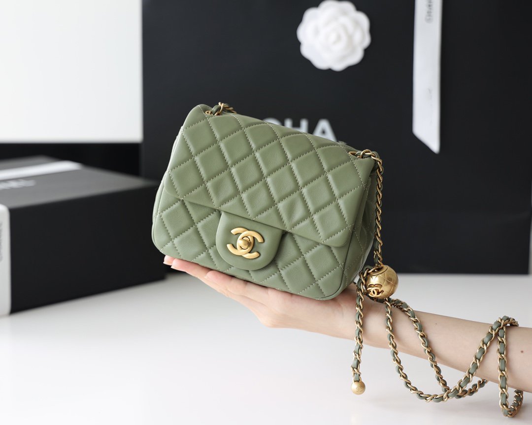 FLAP BAG 17CM KHAKI LAMBSKIN GOLD HARDWARE