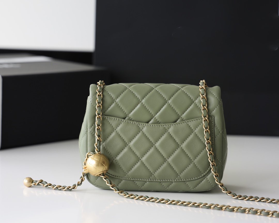 FLAP BAG 17CM KHAKI LAMBSKIN GOLD HARDWARE