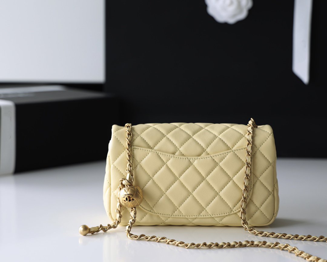 FLAP BAG 20CM YELLOW LAMBSKIN GOLD HARDWARE