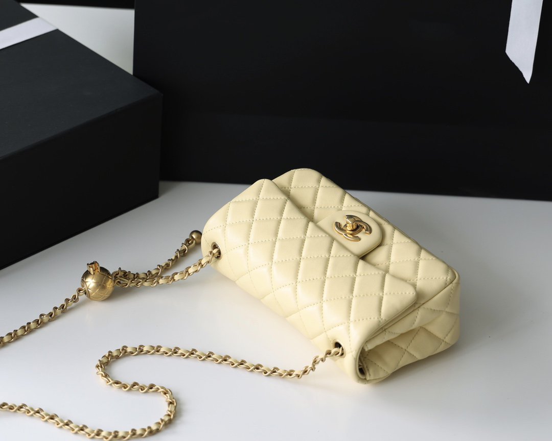 FLAP BAG 20CM YELLOW LAMBSKIN GOLD HARDWARE