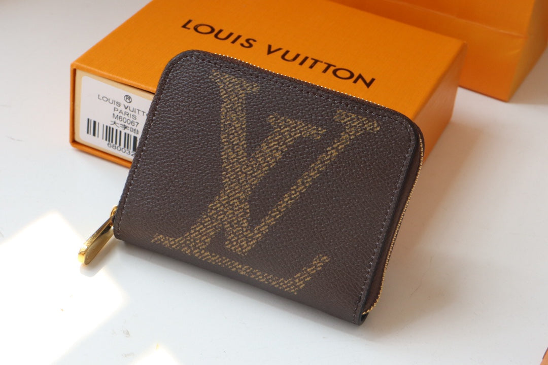 LV ZIPPY COIN PURSE MONOGRAM GIANT CANVAS