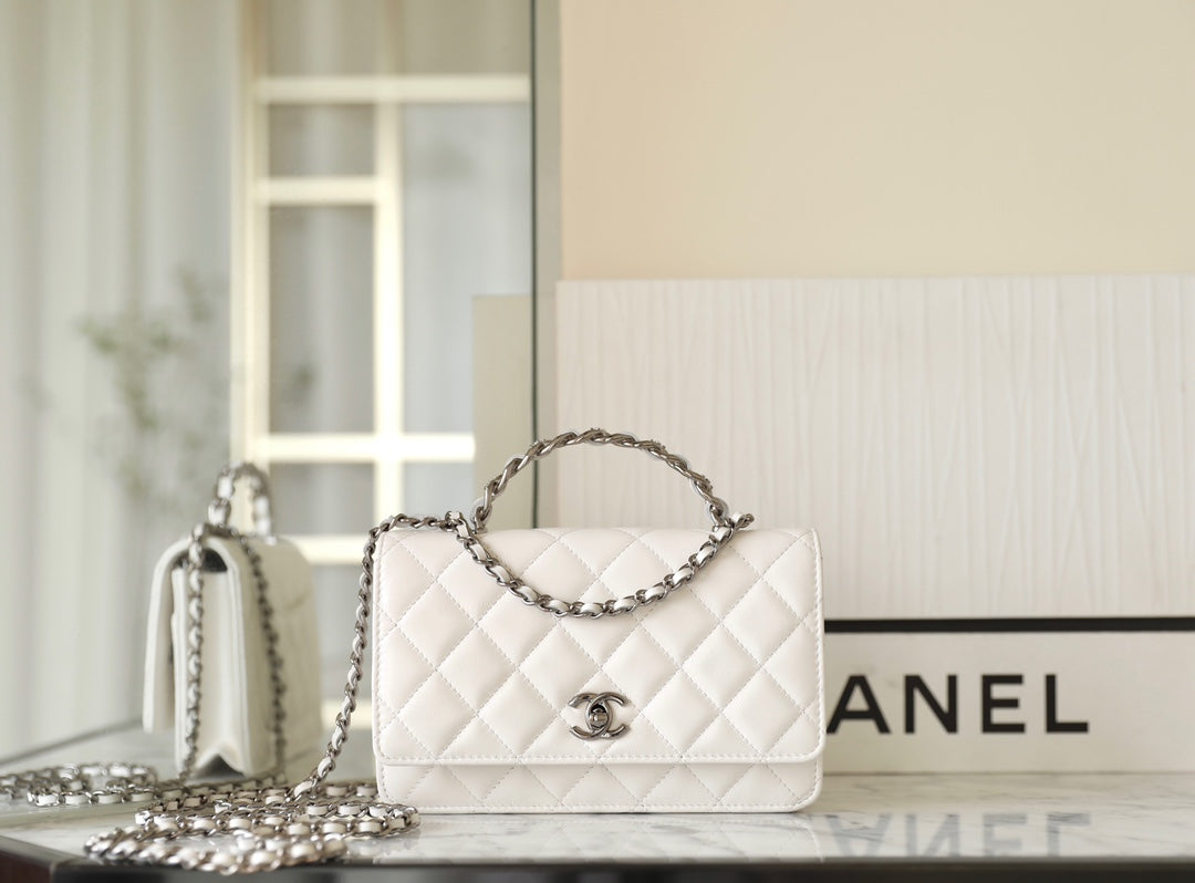 CC WOC 19 WHITE LAMBSKIN SILVER HARDWARE