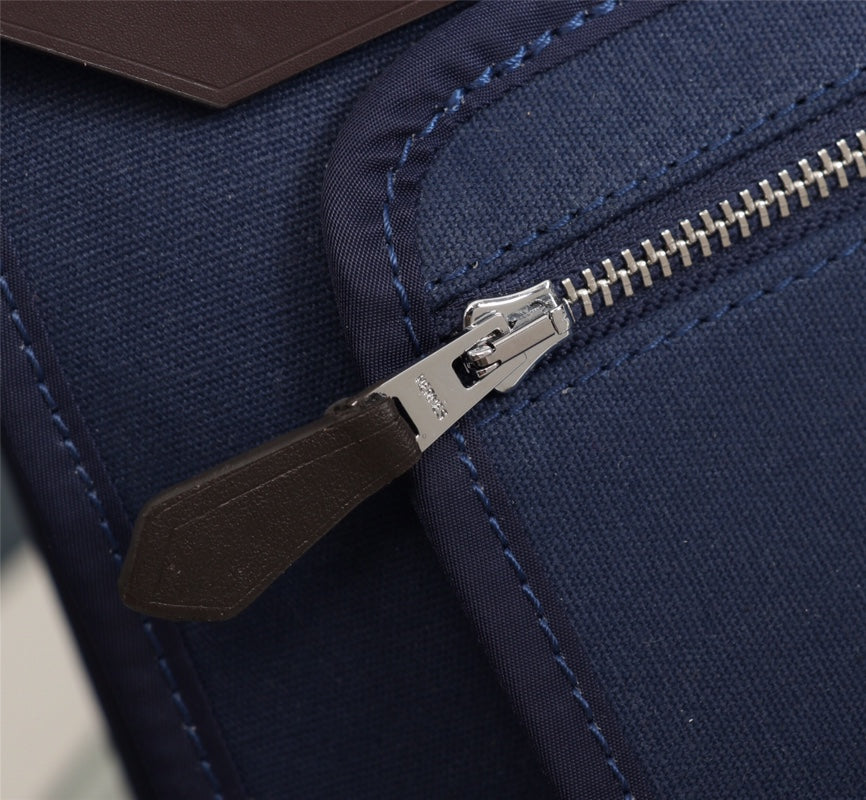 HM HERBAG ZIP 31 NAVY AND CHOCOLATE CANVAS