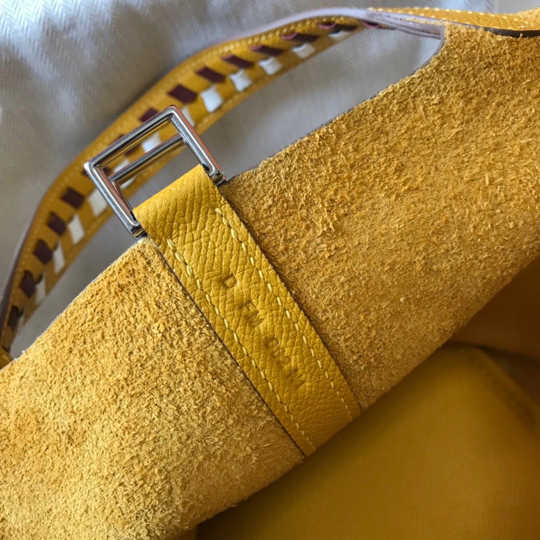 HM PICOTIN LOCK 22 YELLOW CALFSKIN WITH BRAID STRAP