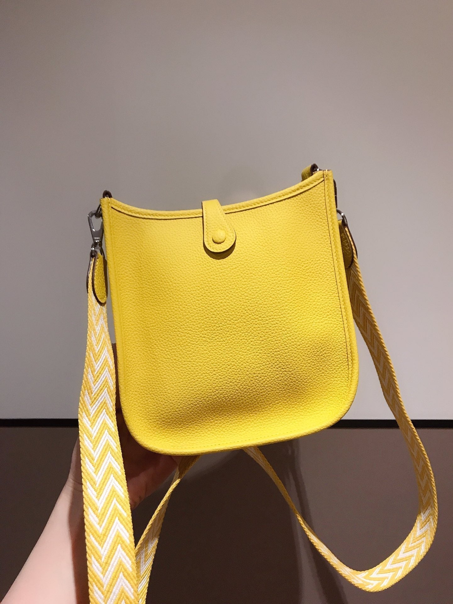 HM EVELYNE MINI 18 LEMON CALFSKIN