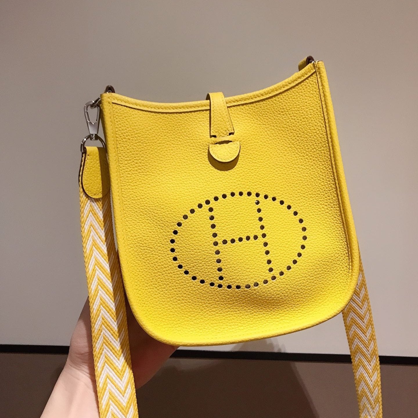 HM EVELYNE MINI 18 LEMON CALFSKIN