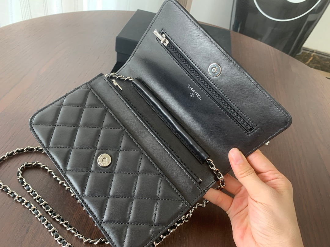 CC MINI 19 CLASSIC WALLET WITH STRAP IN BLACK LAMBSKIN WITH SILVER HARDWARE