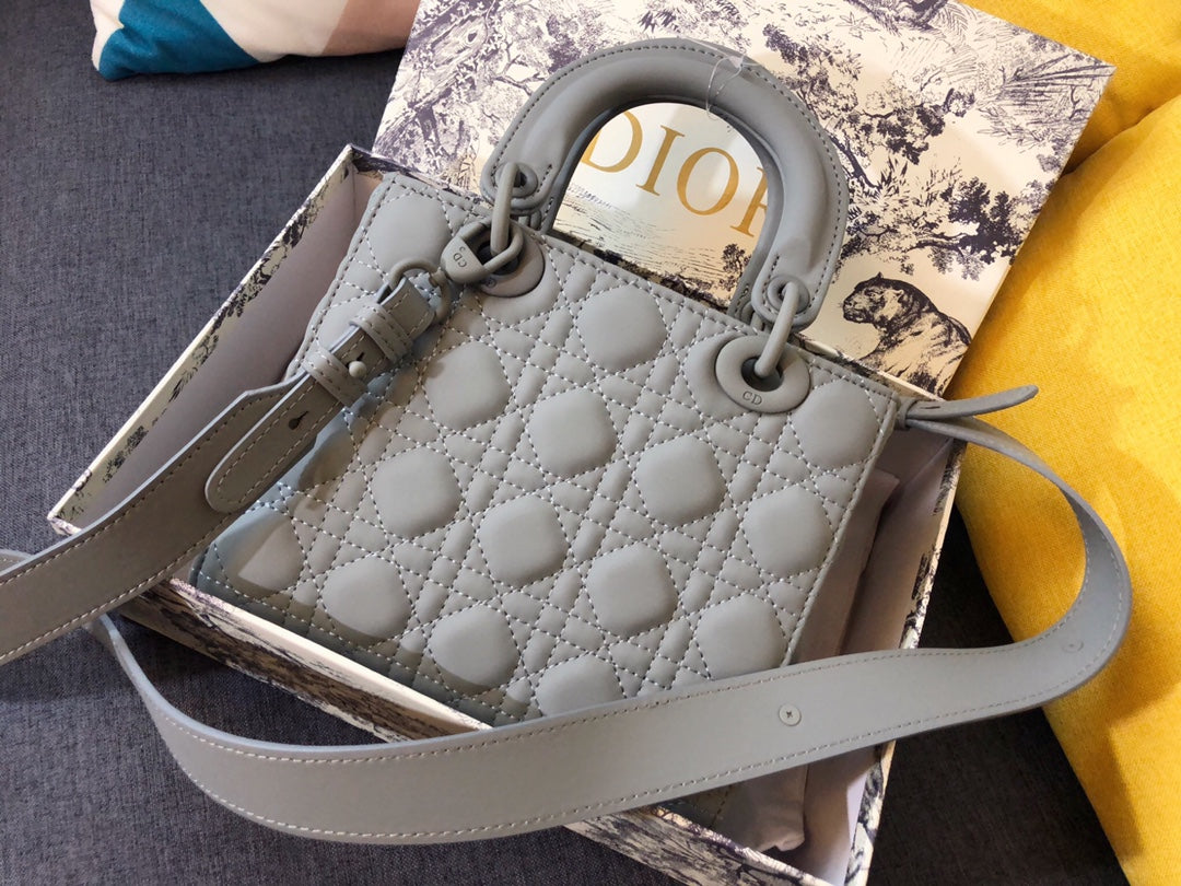 MEDIUM LADY 20 BAG IN GREY CALFSKIN