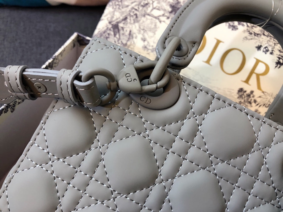 MEDIUM LADY 20 BAG IN GREY CALFSKIN