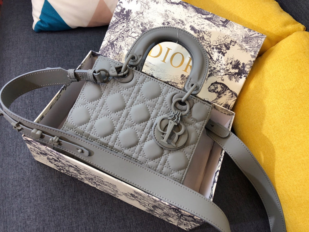 MEDIUM LADY 20 BAG IN GREY CALFSKIN