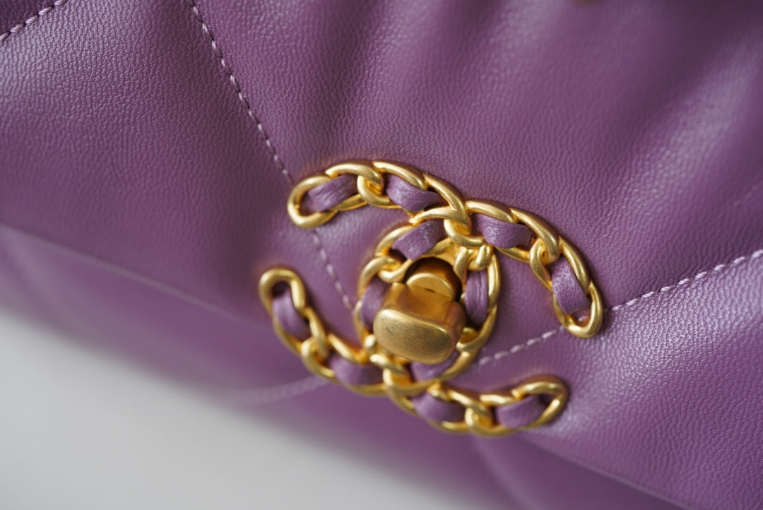 19 FLAP BAG 30 PURPLE GOATSKIN GOLD HARDWARE