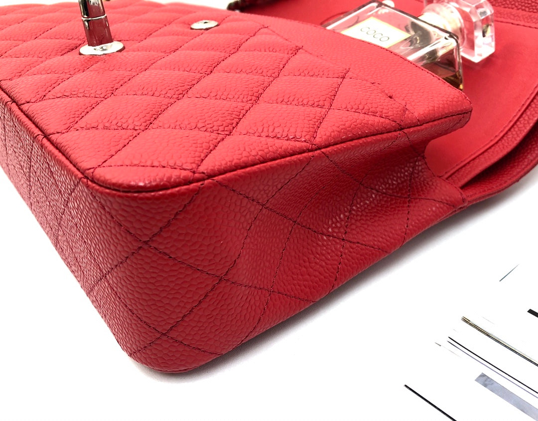 FLAP BAG MEDIUM 25CM RED CAVIAR SILVER HARDWARE