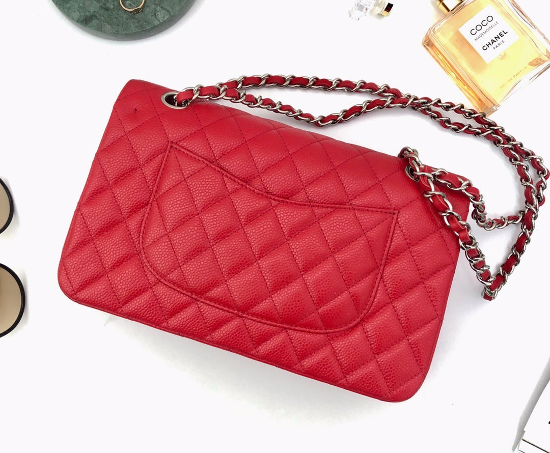 FLAP BAG MEDIUM 25CM RED CAVIAR SILVER HARDWARE