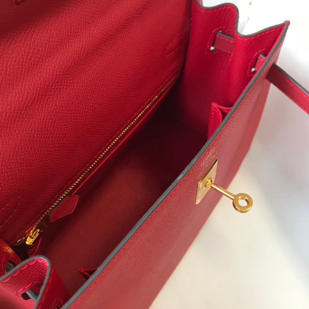 HM KELLY 32CM BAG IN BERRY CALFSKIN GOLD HARDWARE