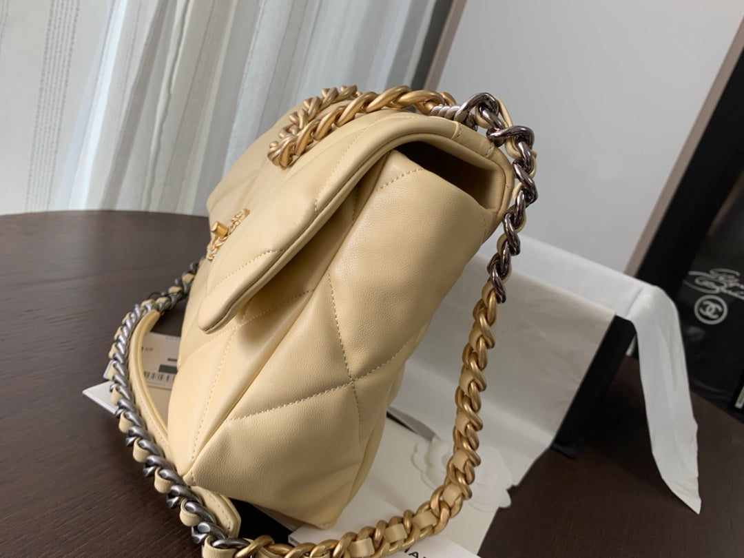 19 FLAP BAG 30 LIGHT YELLOW GOATSKIN