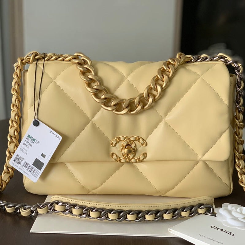 19 FLAP BAG 30 LIGHT YELLOW GOATSKIN