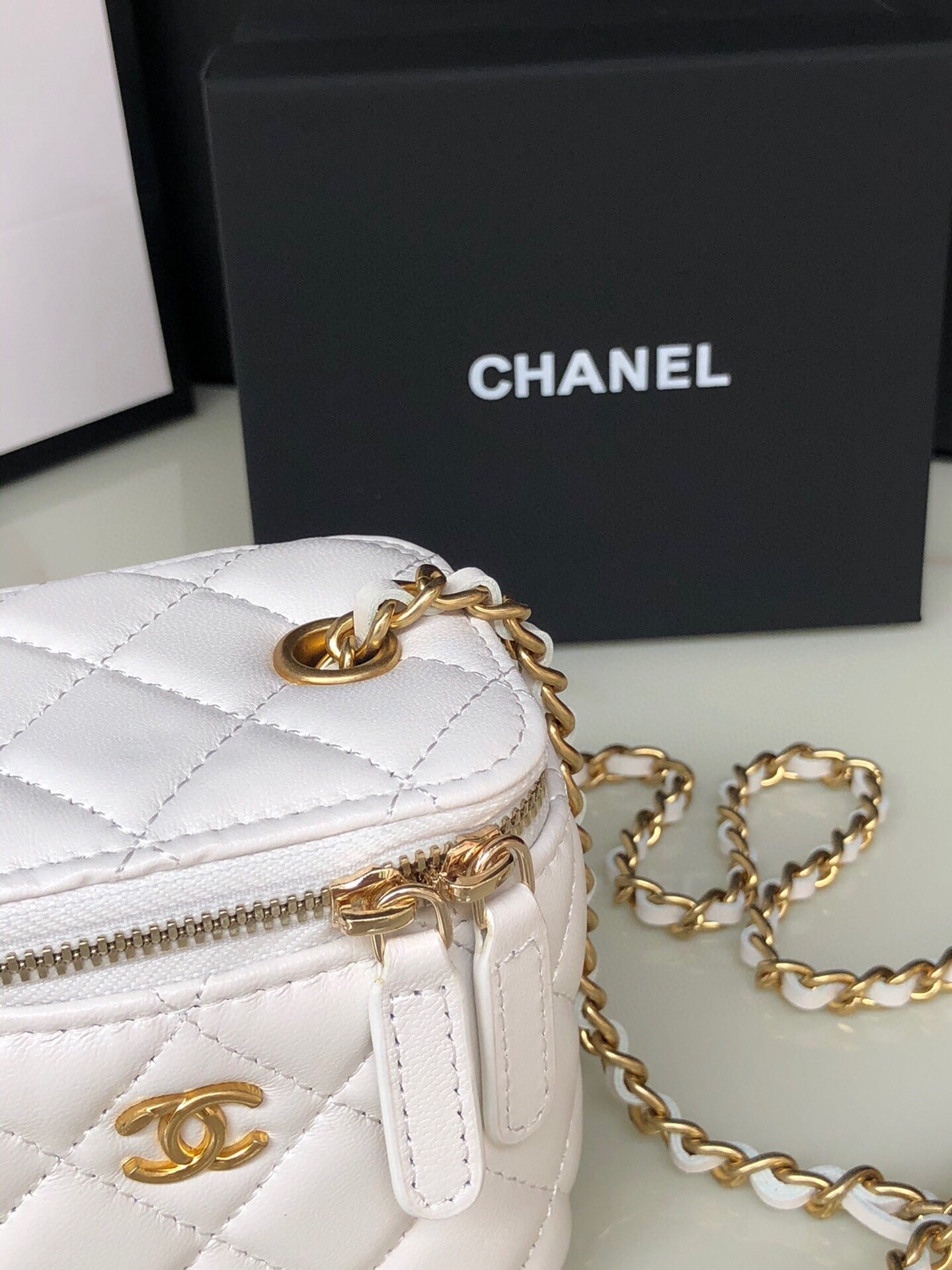 CC MINI 11 VANITY CHAIN IN WHITE CALFSKIN GOLD HARDWARE