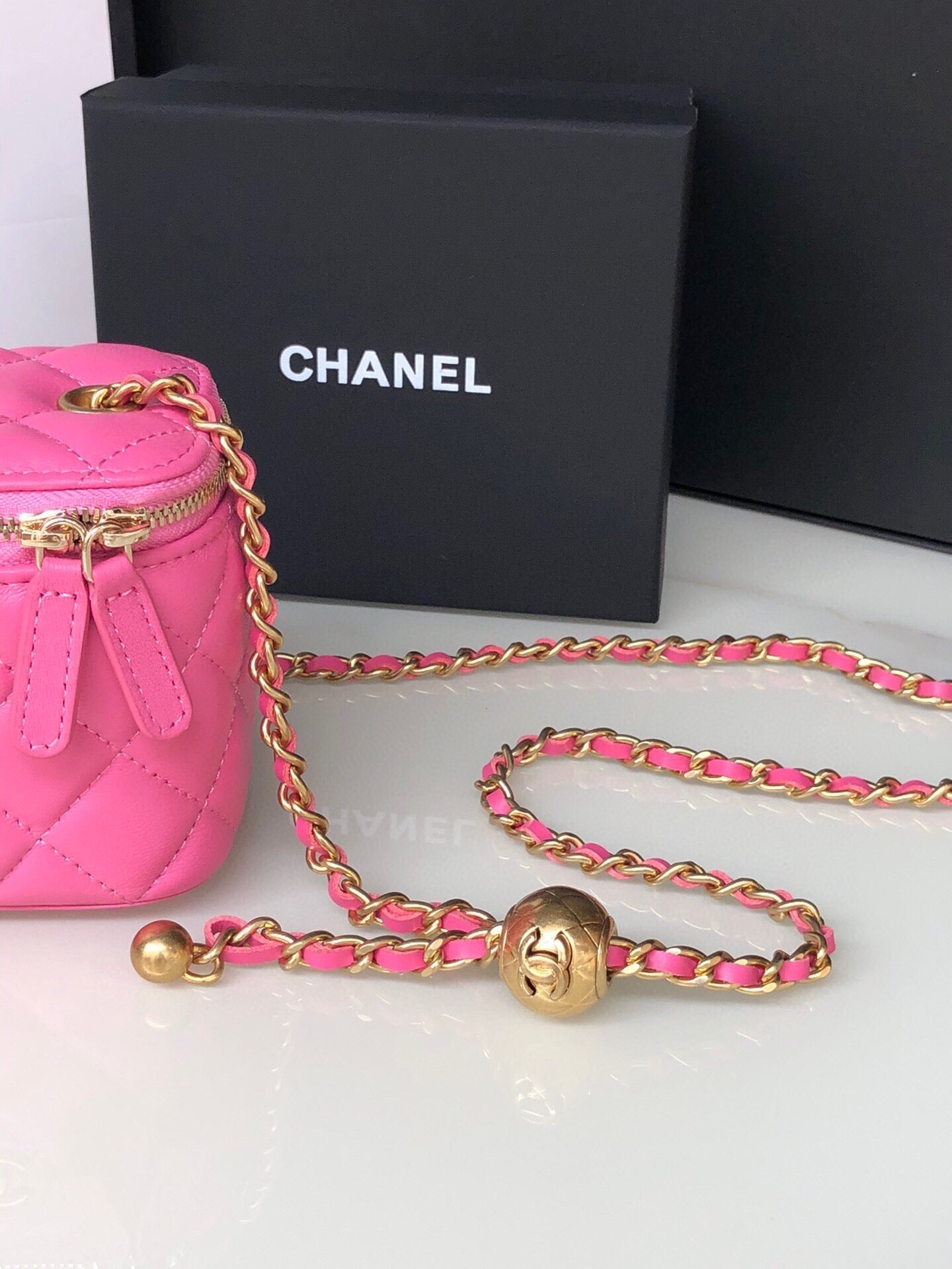 CC MINI 11 VANITY CHAIN IN BRIGHT PINK CALFSKIN GOLD HARDWARE