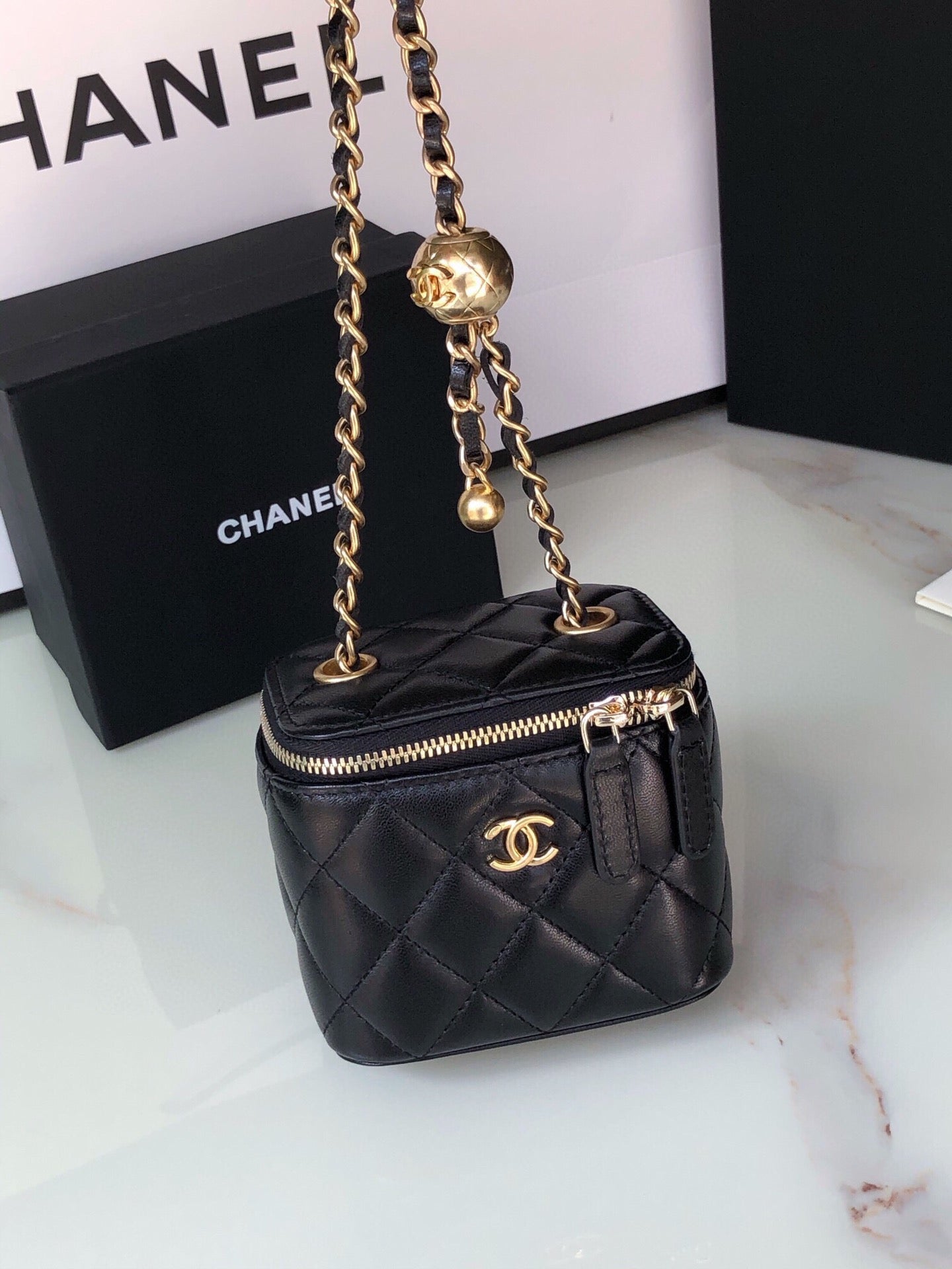 CC MINI 11 VANITY CHAIN IN BLACK CALFSKIN GOLD HARDWARE