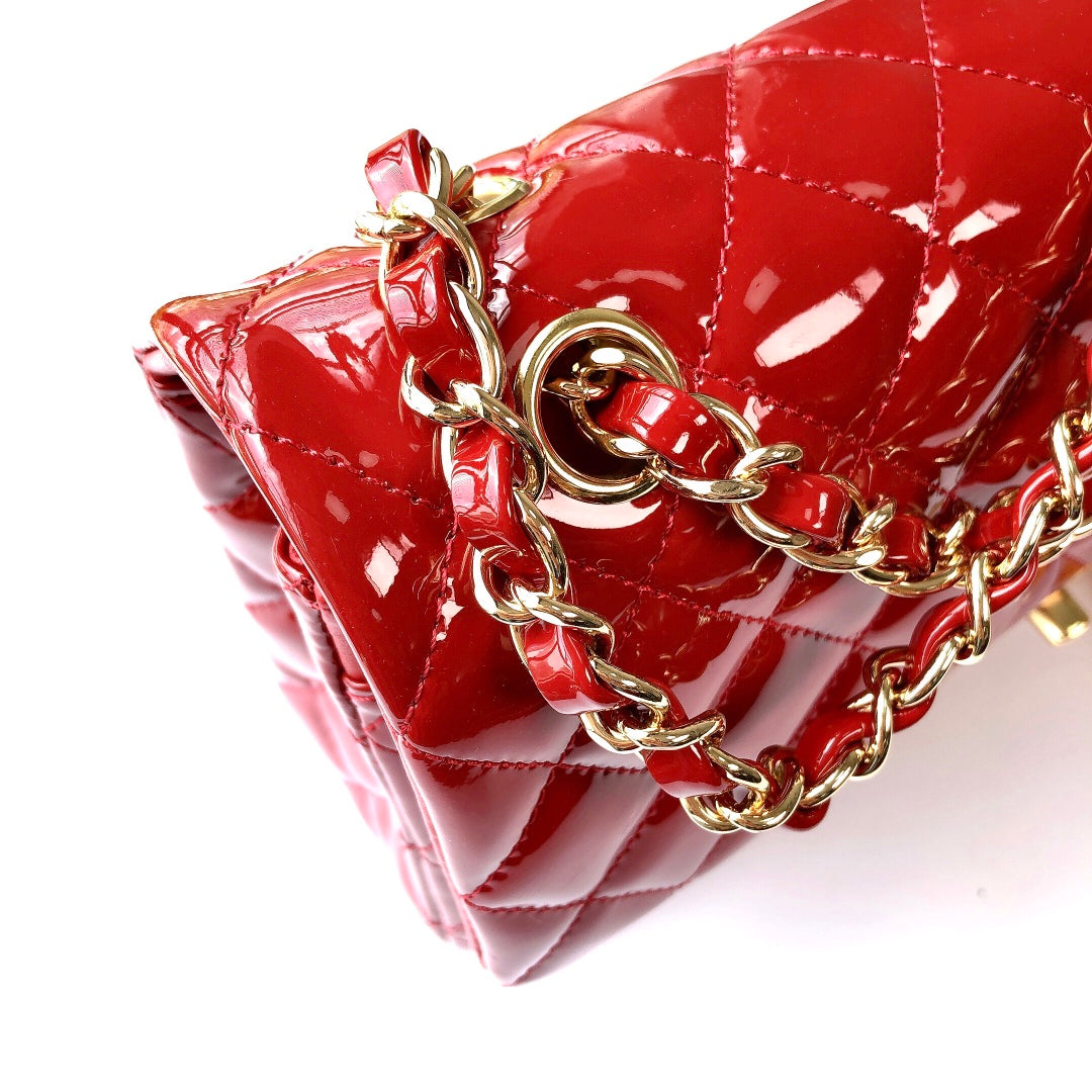 FLAP BAG MEDIUM 25CM RED PATENT CALFSKIN GOLD HARDWARE