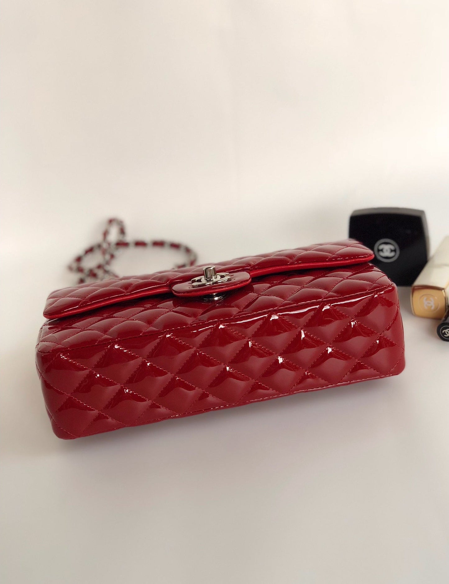 FLAP BAG MEDIUM 25CM RED PATENT CALFSKIN SILVER HARDWARE