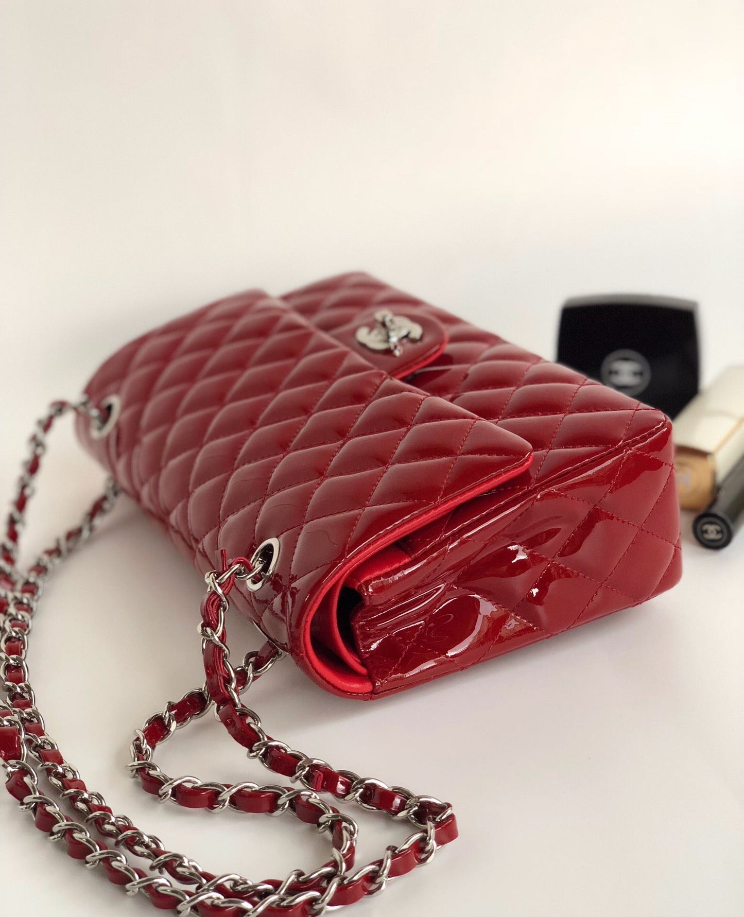 FLAP BAG MEDIUM 25CM RED PATENT CALFSKIN SILVER HARDWARE