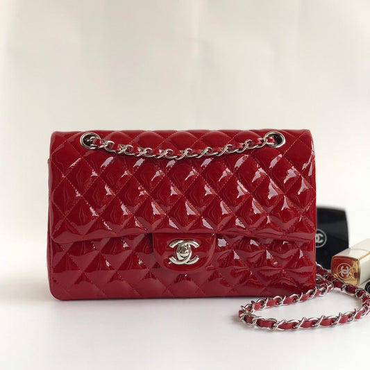 FLAP BAG MEDIUM 25CM RED PATENT CALFSKIN SILVER HARDWARE