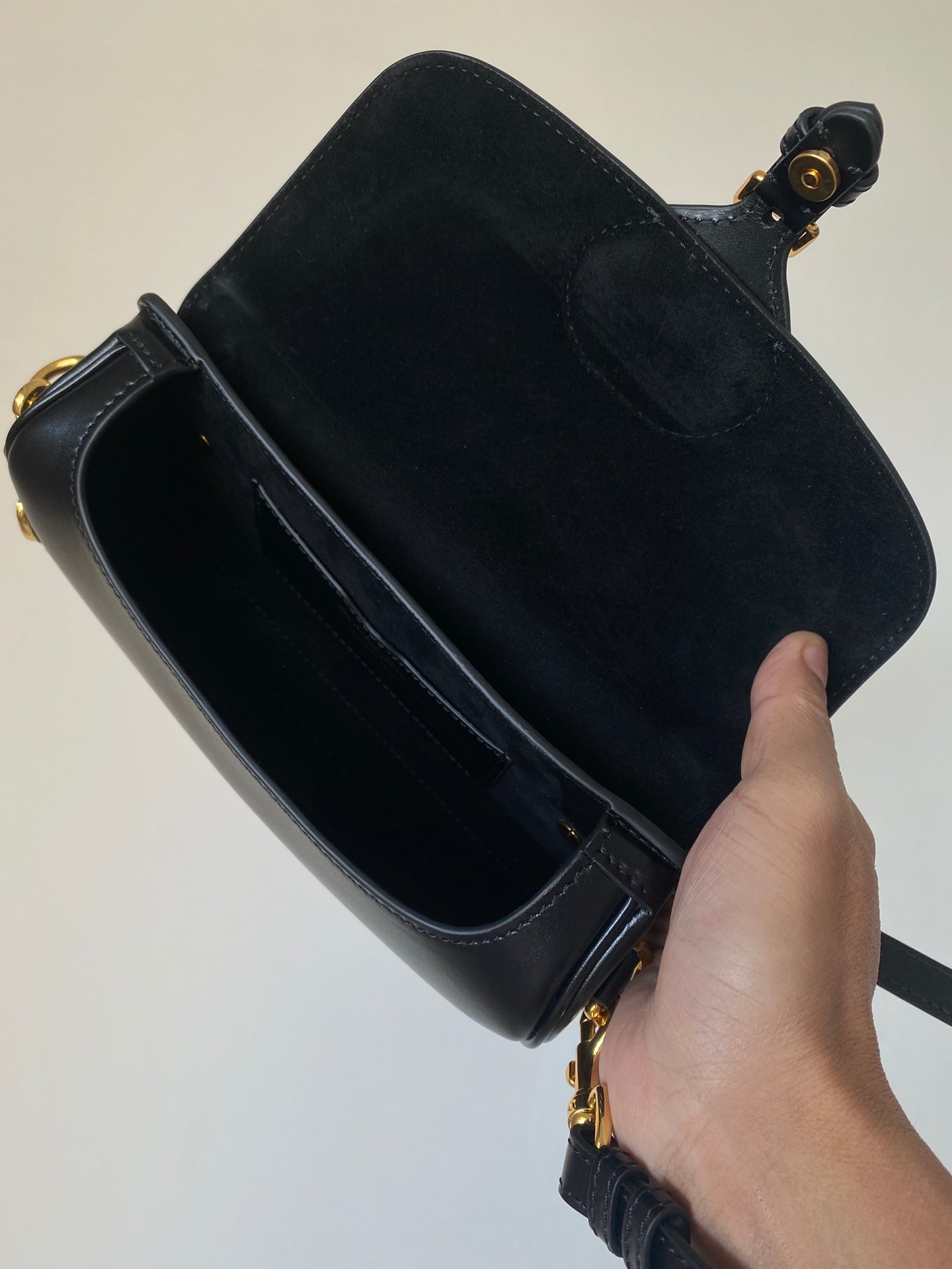 BOBBY EAST-WEST 22 BAG IN BLACK CALFSKIN