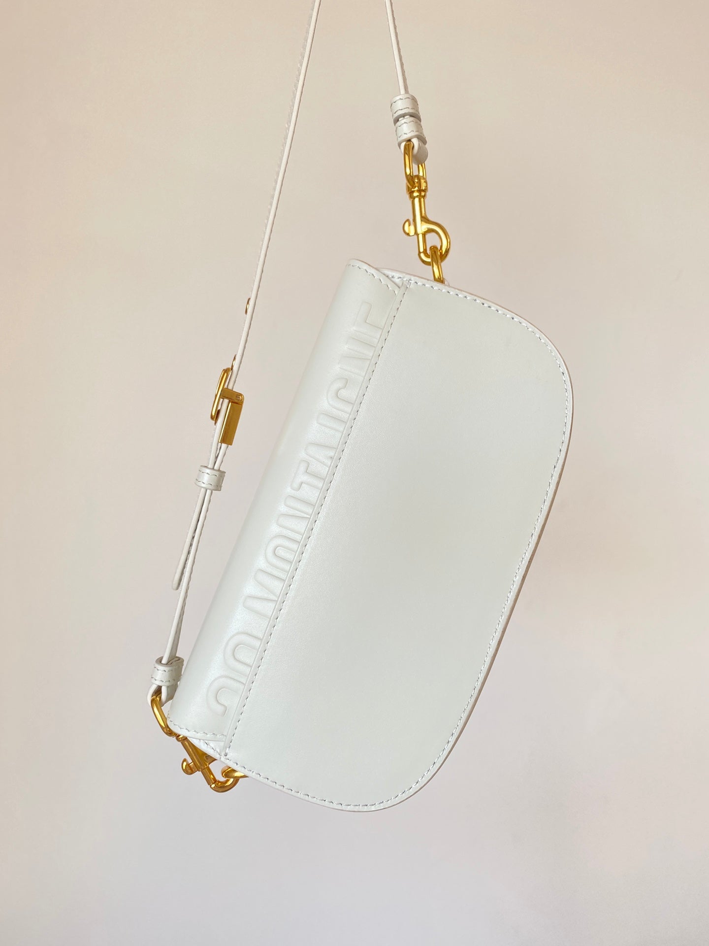 BOBBY EAST-WEST 22 BAG IN WHITE CALFSKIN