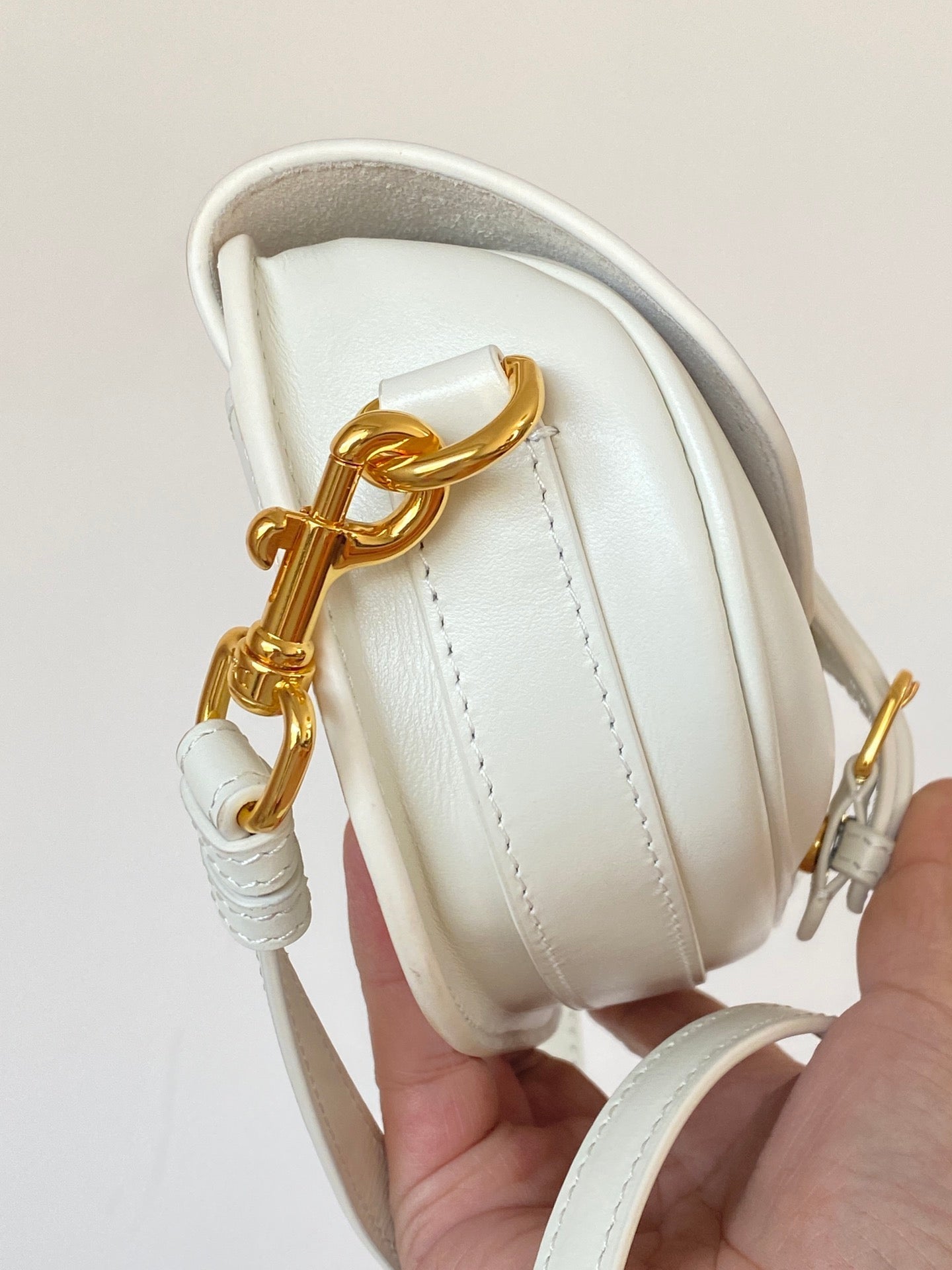 BOBBY EAST-WEST 22 BAG IN WHITE CALFSKIN