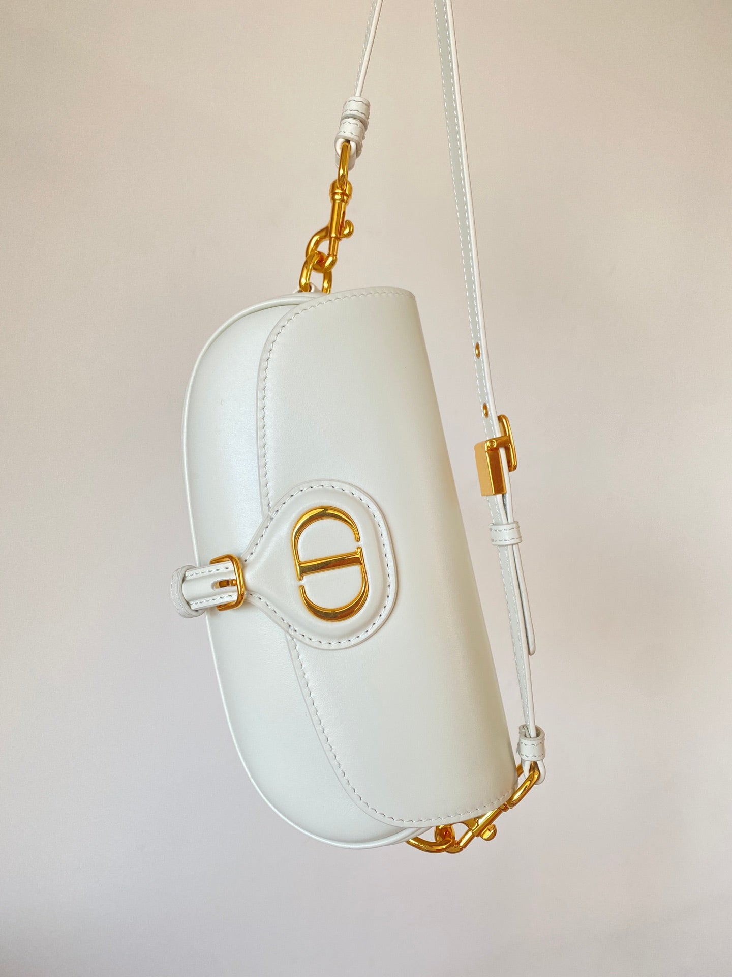 BOBBY EAST-WEST 22 BAG IN WHITE CALFSKIN