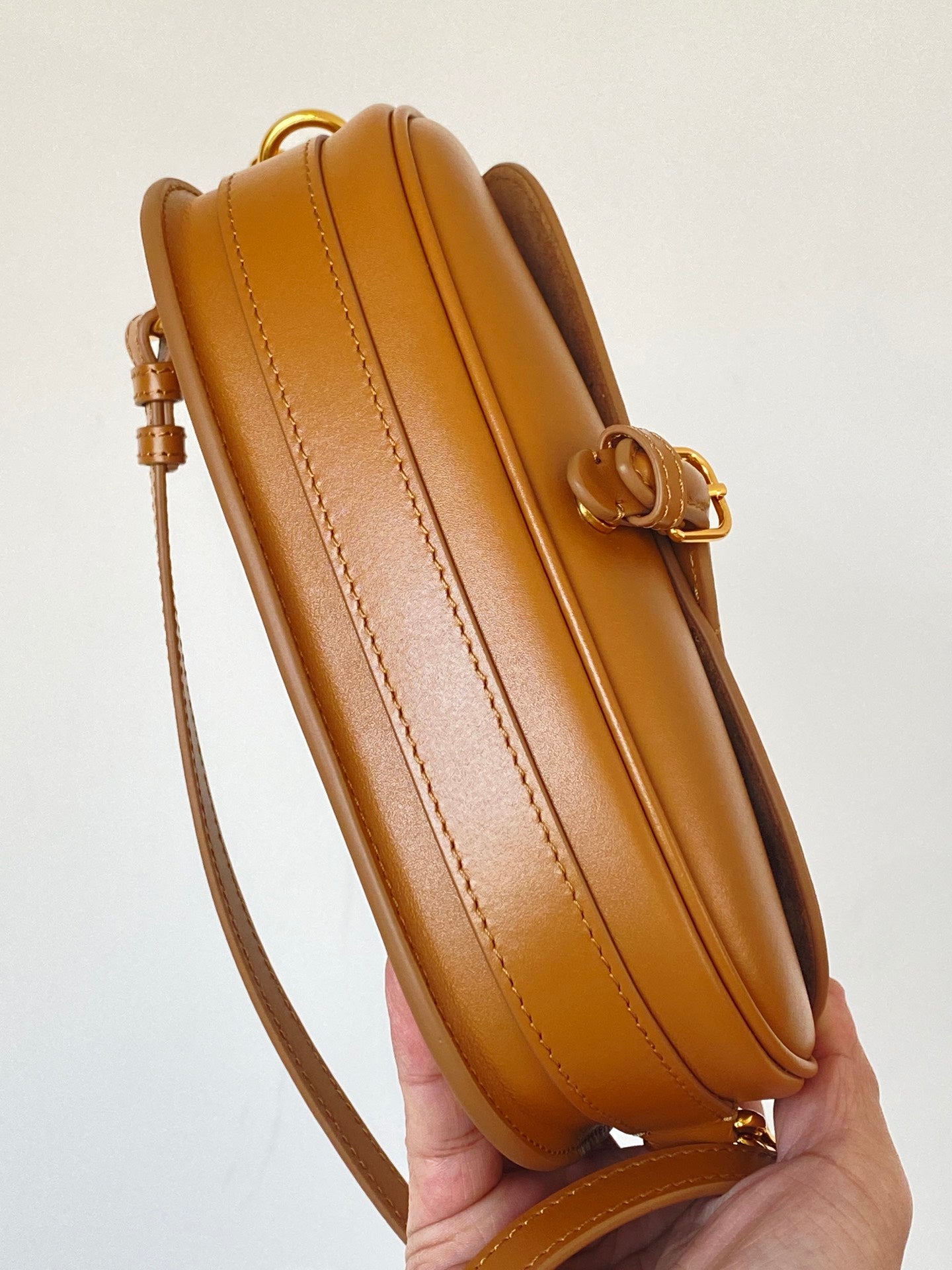 BOBBY EAST-WEST 22 BAG IN CHOCOLATE BROWN CALFSKIN