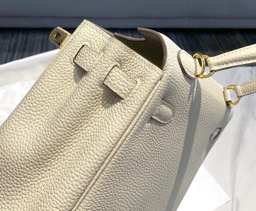 HM KELLY 32CM BAG IN CREAM CALFSKIN GOLD HARDWARE