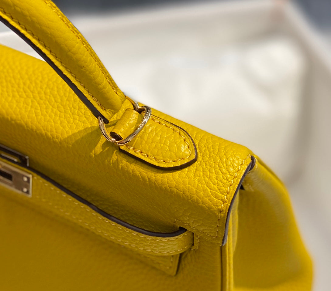 HM KELLY 32CM BAG IN LEMON CALFSKIN GOLD HARDWARE