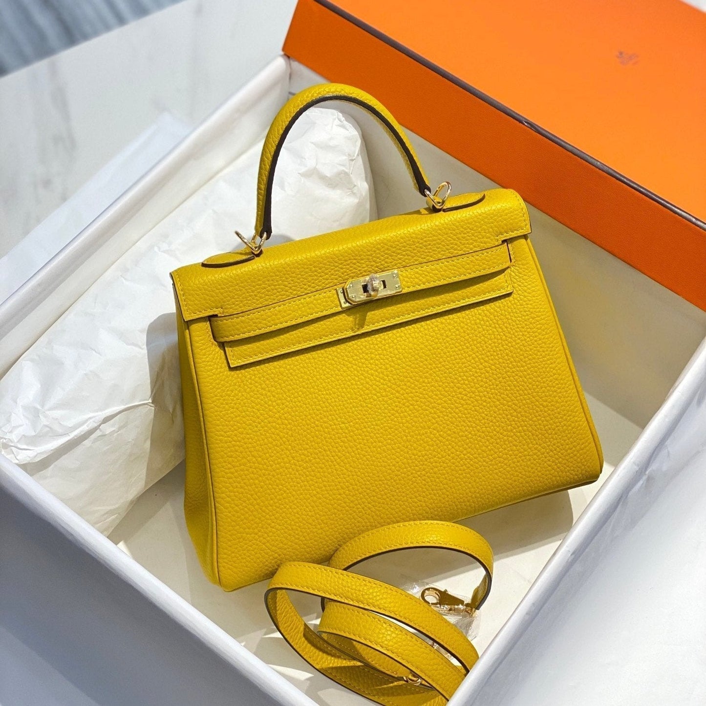 HM KELLY 32CM BAG IN LEMON CALFSKIN GOLD HARDWARE