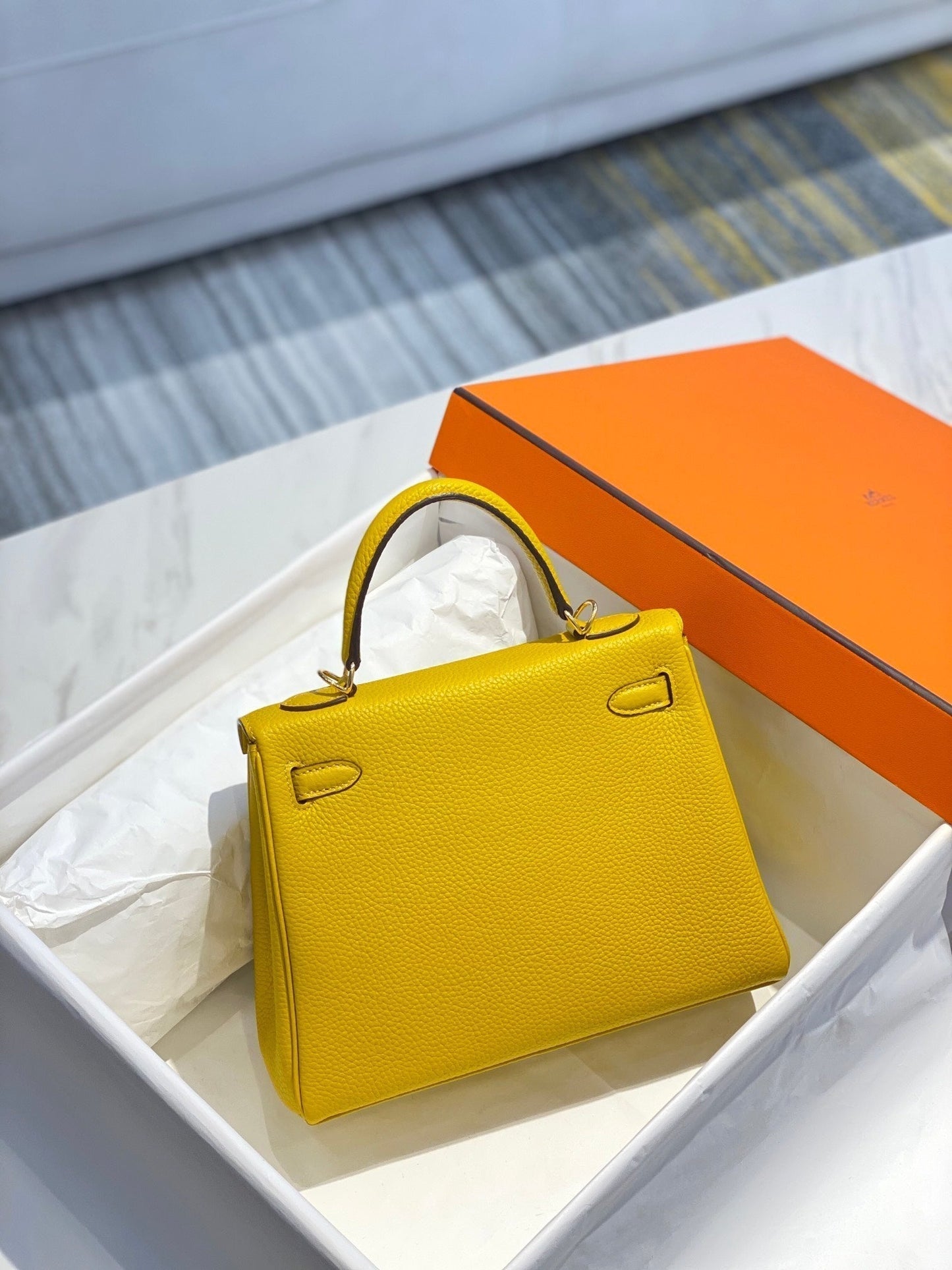 HM KELLY 32CM BAG IN LEMON CALFSKIN GOLD HARDWARE