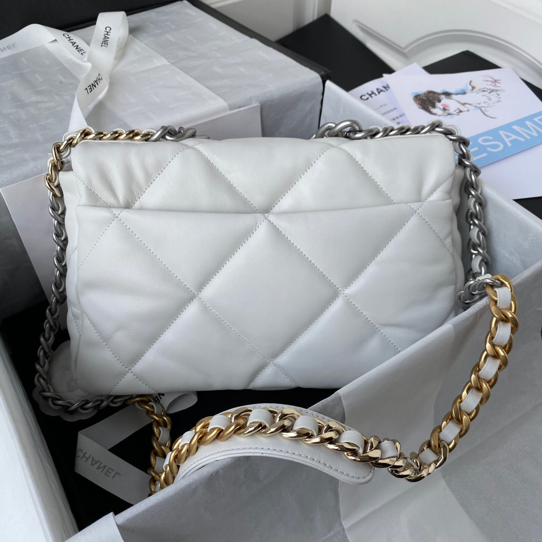 CC LARGE 30 FLAP BAG IN WHITE LAMBSKIN