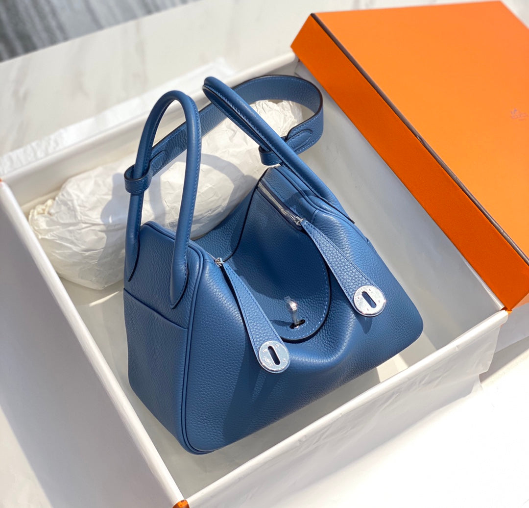 HM LINDY 26 BAG AZURE CALFSKIN