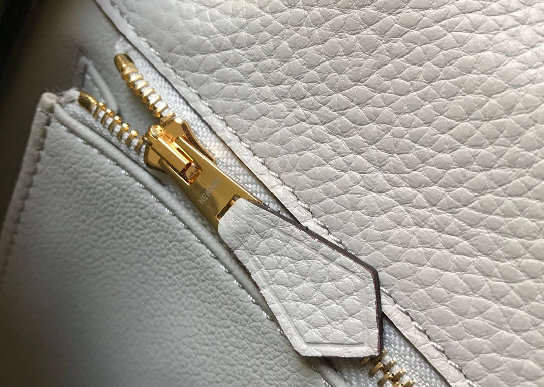 HM KELLY 32CM BAG IN WHITE CALFSKIN GOLD HARDWARE