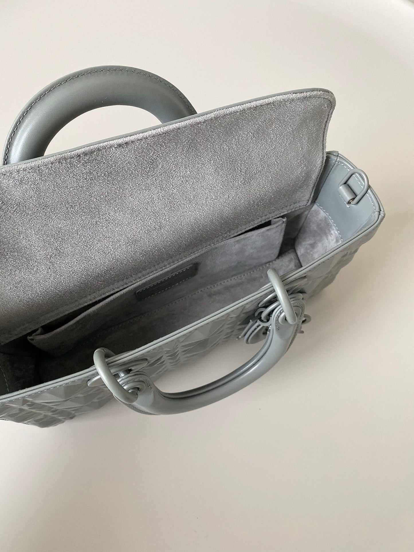 MEDIUM D-JOY BAG 26 IN GREY CALFSKIN