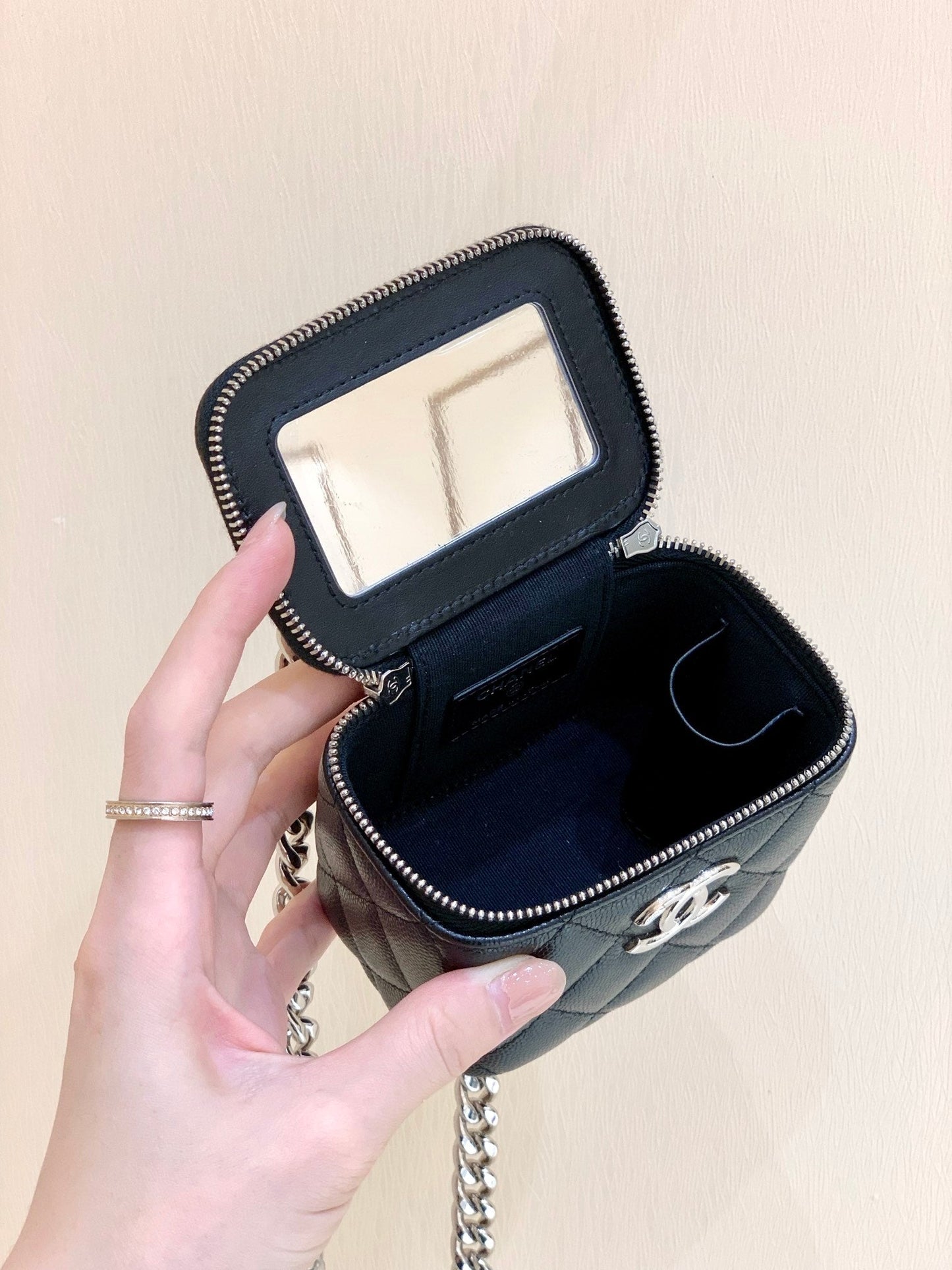 CC VANITY CASE 11 BLACK CAVIAR RUTHENIUM HARDWARE