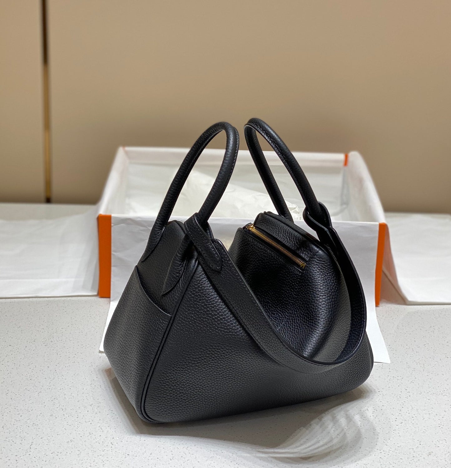 HM LINDY 26 BAG BLACK CALFSKIN