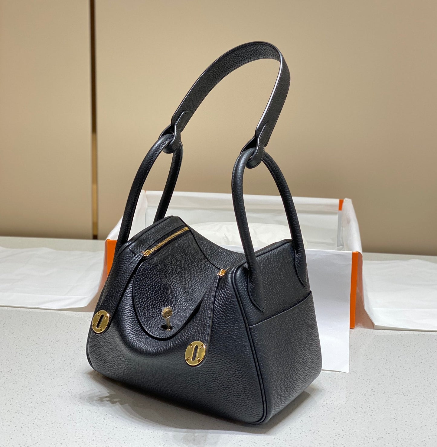 HM LINDY 26 BAG BLACK CALFSKIN